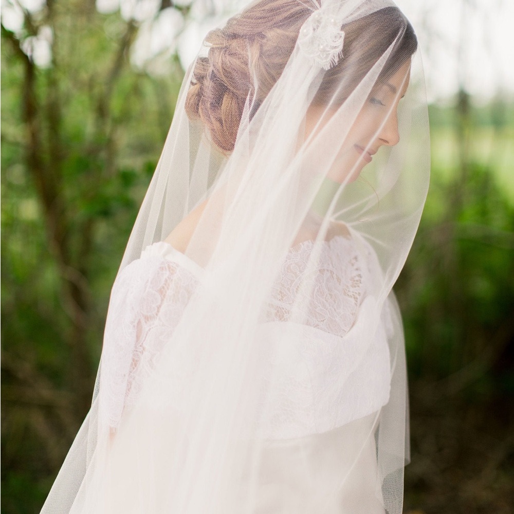 Elegant White Lace accent juliet Bridal Veil